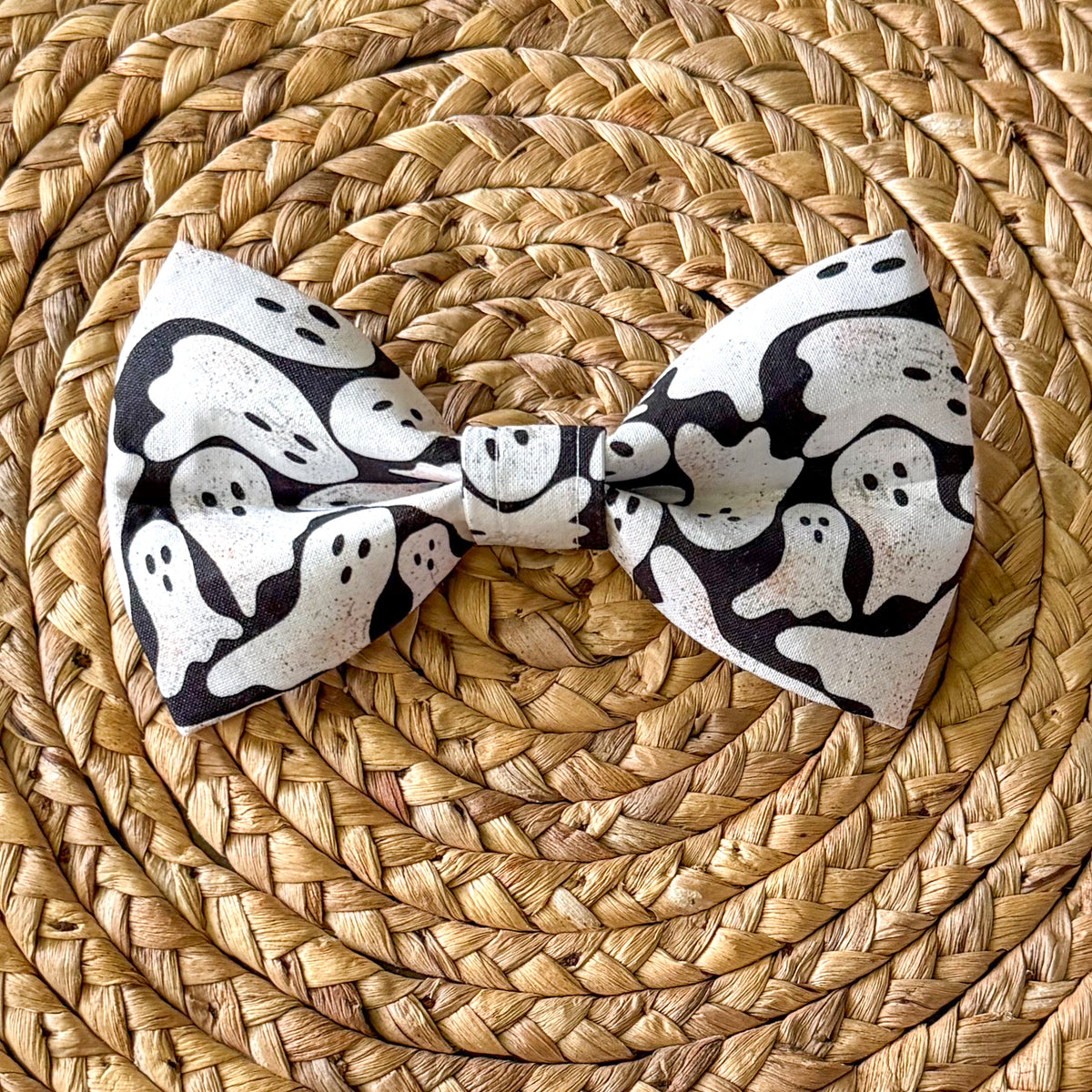 Ghostly Greetings Bow Tie