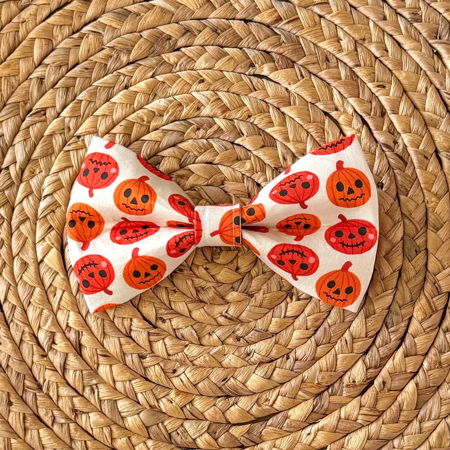 Jack O Lantern (White) Bow Tie