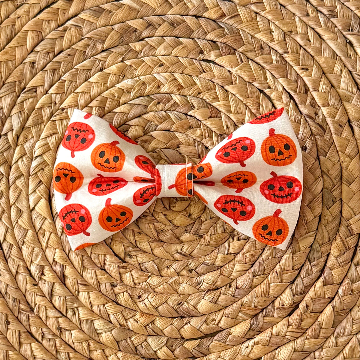 Jack O Lantern (White) Bow Tie